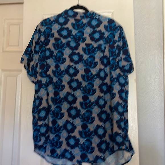 Unisex button up. - Picture 5 of 5